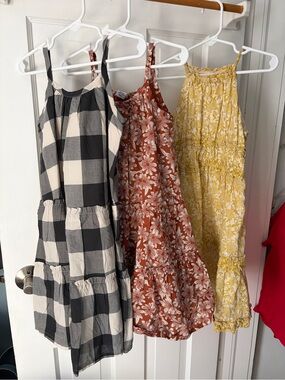 Lot of GAP and Zara sun dresses for girls. Size 5/6
